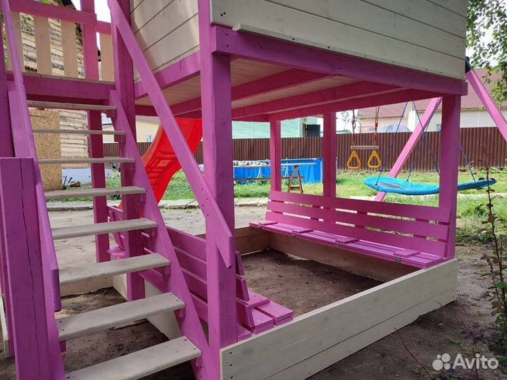 Детский домик на сваях