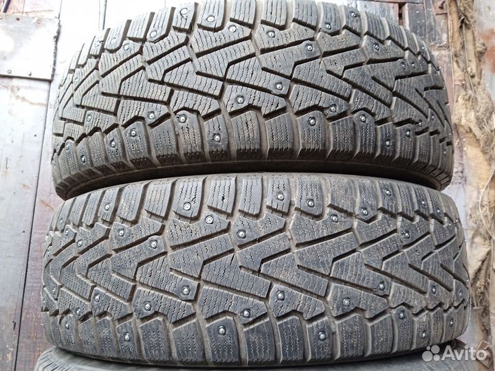 Pirelli Ice Zero 215/65 R16