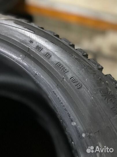 Pirelli Scorpion Ice Zero 2 285/40 R21