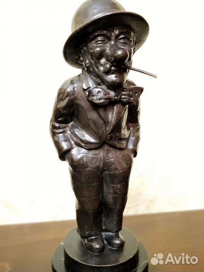 Винтажная авторская бронзовая статуэтка