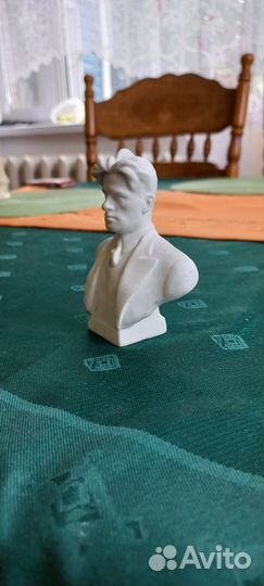 Бюст Маяковский