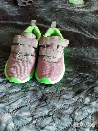 Кроссовки детские новые