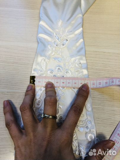 Перчатки белые с пайетками