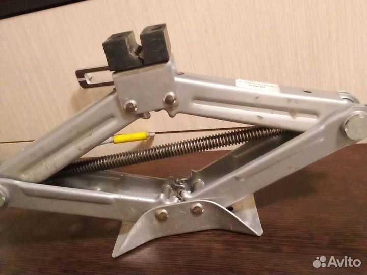 Домкрат ромбический 2000кг