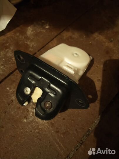 Крышка багажника в сборе Nissan Note E11