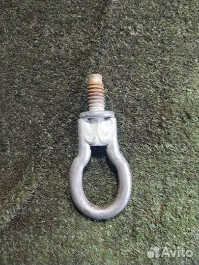 Петля буксировочная Ford Focus хетчбек 2 2010