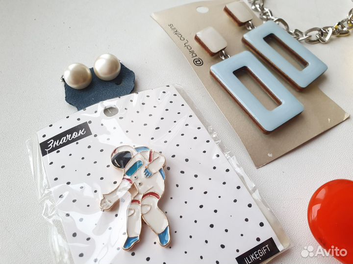 Набор украшений и брошей - керамика, стекло и др