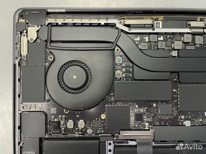 Материнская плата и запчасти MacBook Pro 15 2018