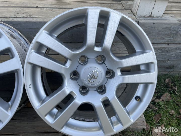 Продам комплект оригинальных дисков toyota
