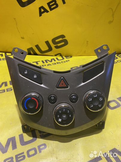 Блок управления печки Chevrolet Aveo T300