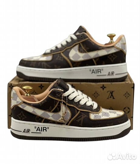 Кроссовки женские