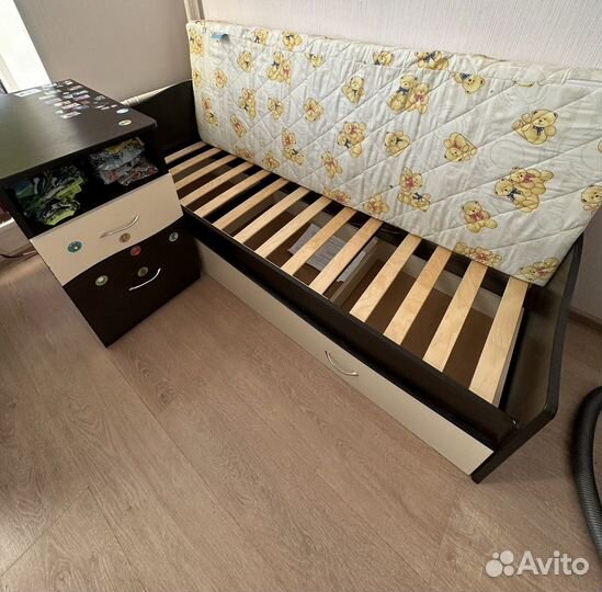 Кровать подростковая с ящиками и комод