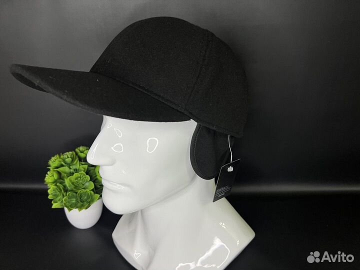 Теплая кепка на флисе с ушами черный