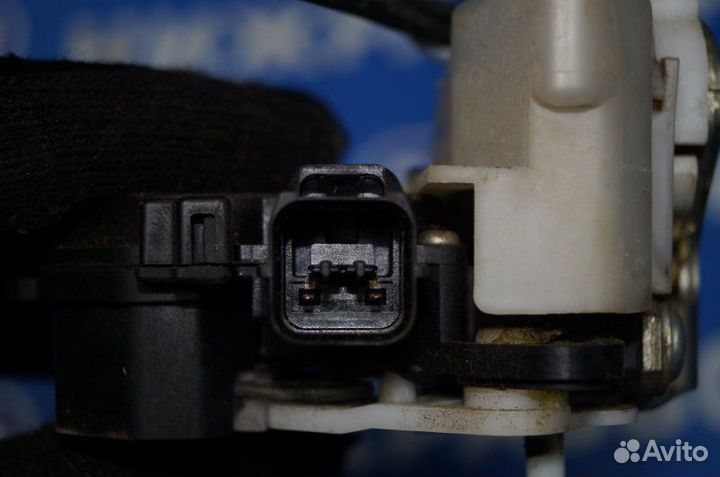 Замок двери задний левый Mitsubishi Pajero Sport 2