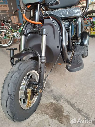 Электрический 3х местный скутер