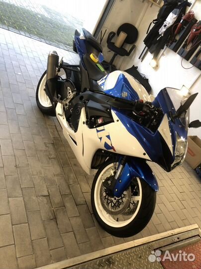 Suzuki gsxr 600 2011