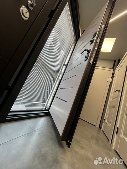 Входная дверь в квартиру / Эльбрус