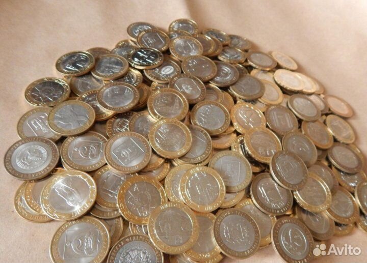 Монеты биметалл 10 рублёвые 145 штук одним лотом