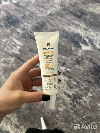 Sesderma repaskin invisible light texture SPF 50