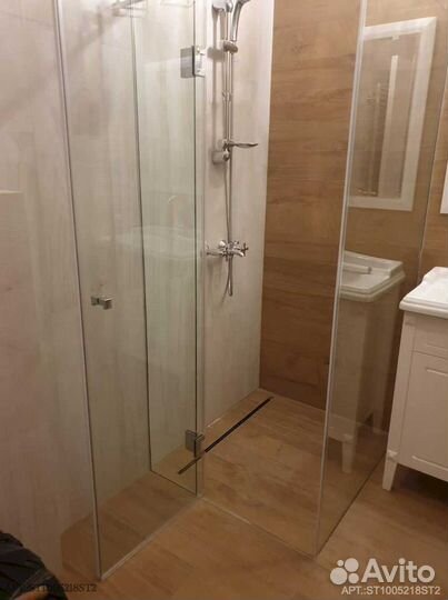 Стеклянные душевые перегородки