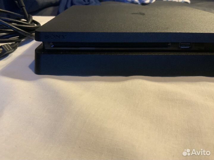 Sony Playstation 4 slim 1 TB CUH-2208B