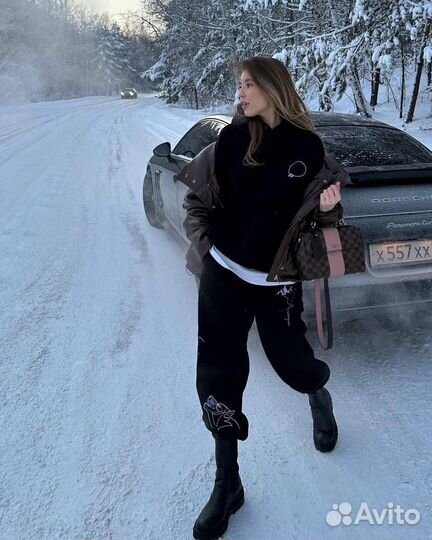 Спортивный костюм с вышивкой