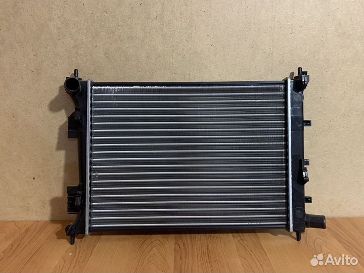 Радиатор охлаждения Hyundai Solaris 1,4-1,6 MT