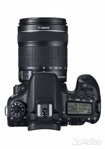 Зеркальный фотоаппарат Canon с объективом