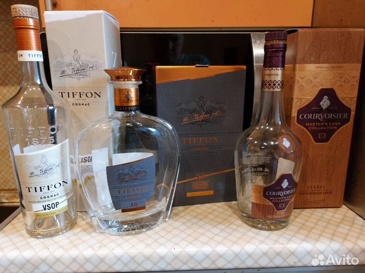 Пустые бутылки из под коньяка франция