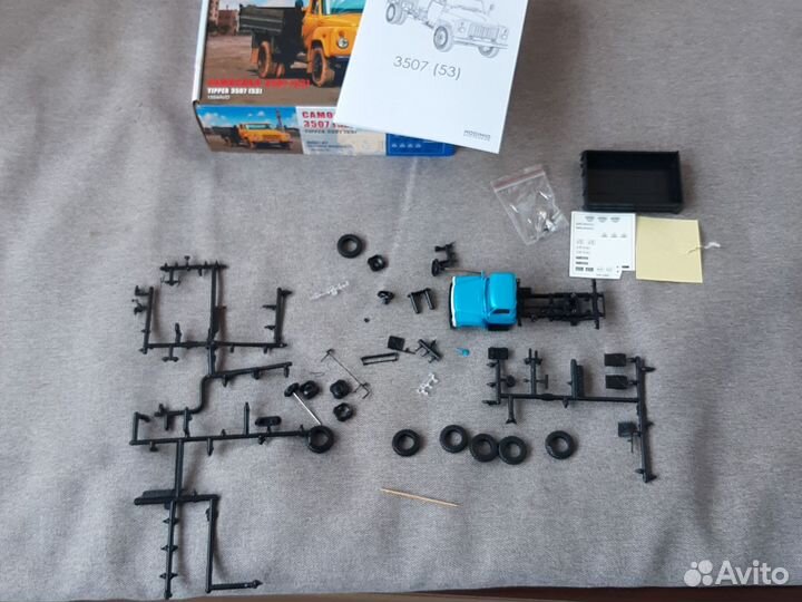 Модель автомобиля 1 43