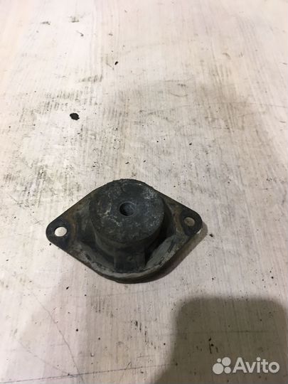 Опора кпп Ауди 80 Б4