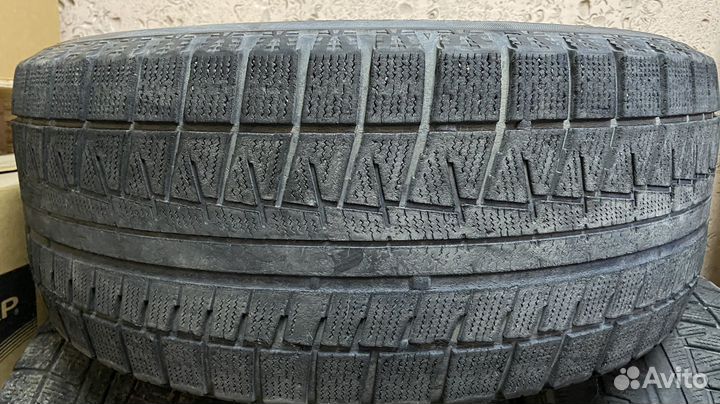 Bridgestone Blizzak Revo GZ 235/50 R17 96Q