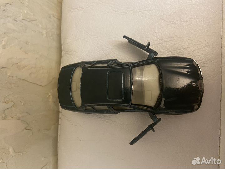 Модель автомобиля Welly Jaguar S-type