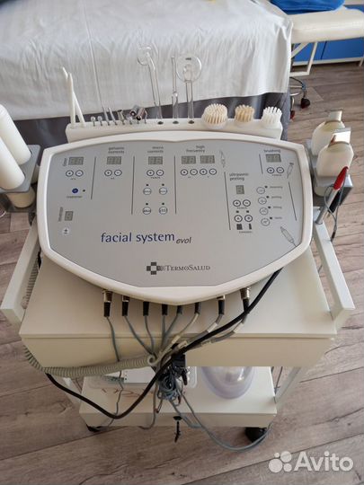 Многофункциональный косметологический аппарат