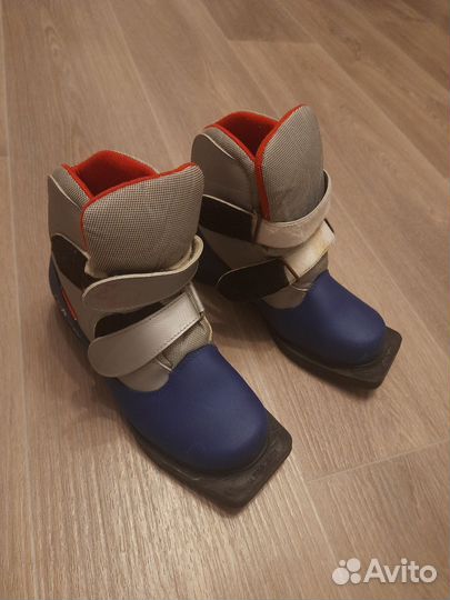 Лыжные ботинки