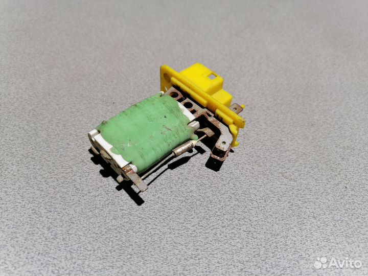 Opel Corsa B резистор отопителя