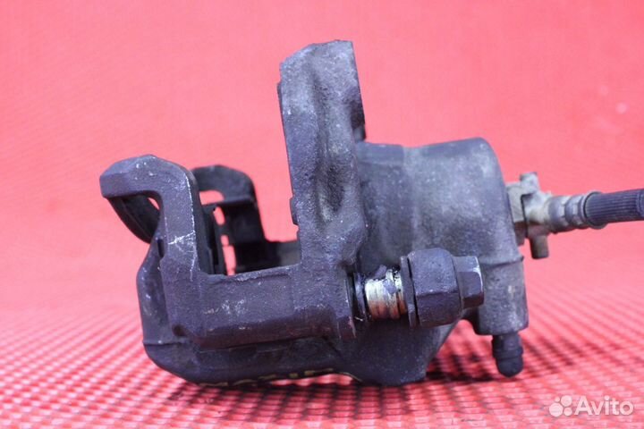 Суппорт тормозной передний правый Nissan Maxima A3