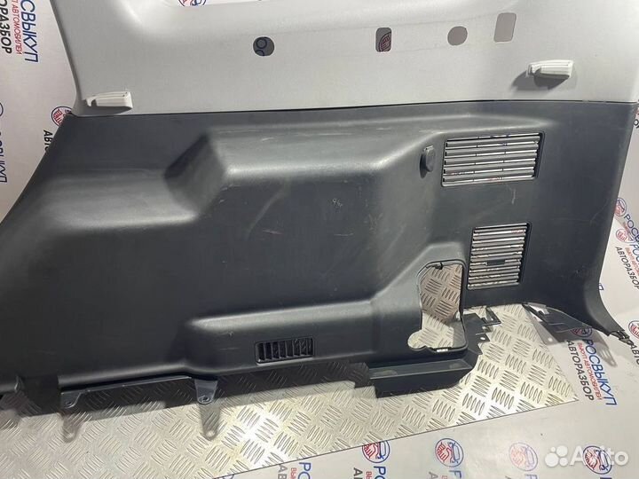 Обшивка багажника Mitsubishi Pajero