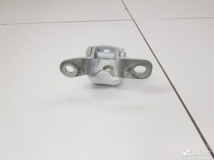 Петля двери передняя правая (верхняя)