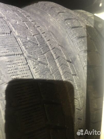 Bridgestone Blizzak Ice 215/65 R16