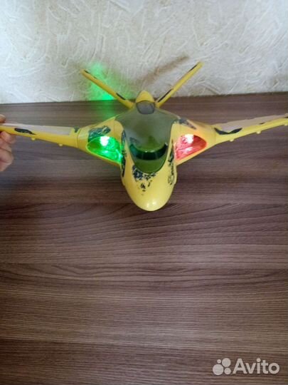 Игрушка самолёт со световым сопровождением