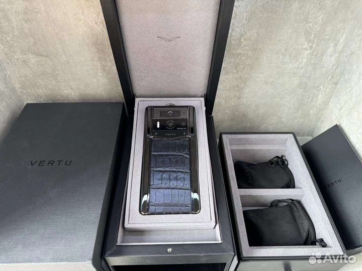 Vertu METAVERTU CARBON FIBER COVER 5G WEB3 PHONE, 12/512 ГБ