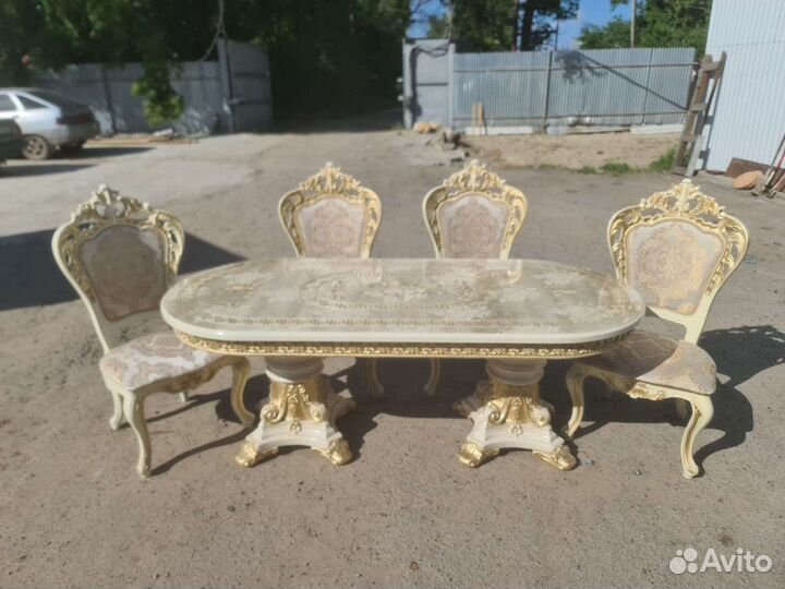 Столы и стулья