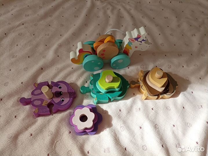 Развивающие игрушки для малышей пакетом