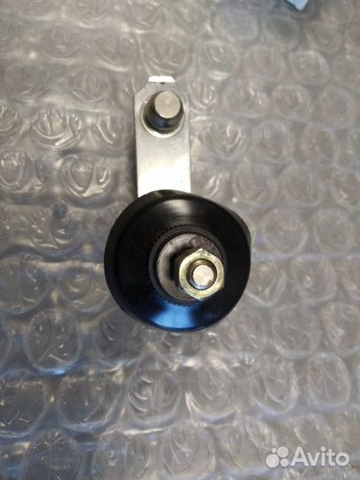 Опора рычага стеклоочистителя передняя Mercedes