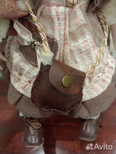 Кукла фарфоровая коллекционная