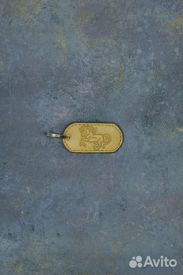 Брелки из кожи с лошадкой