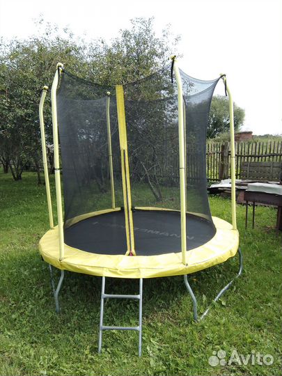 Батут с защитной сеткой