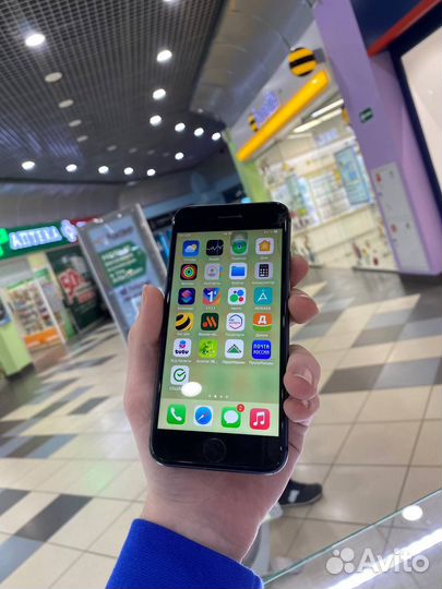 iPhone 8, 64 ГБ