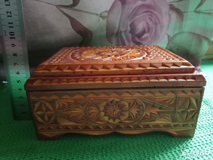 Шкатулка деревянная резная